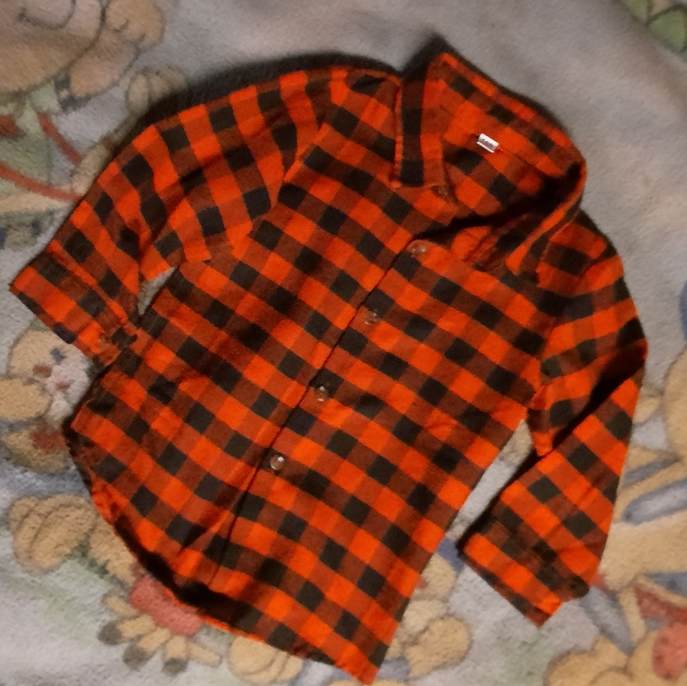 🍀3/15 100 Boys Plaid Button down shirt ❤🖤